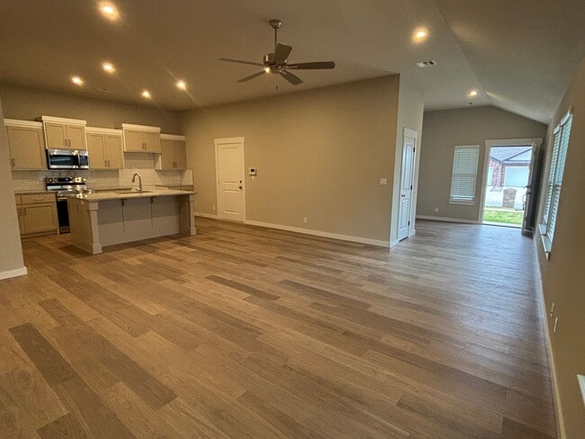 Photo - Beautiful New Duplex!