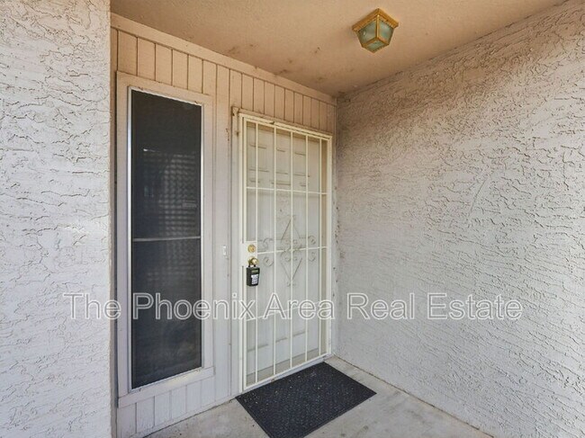 Photo - 2232 W Lindner Ave