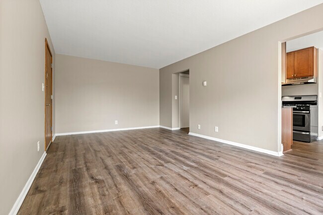 The Avenue 401