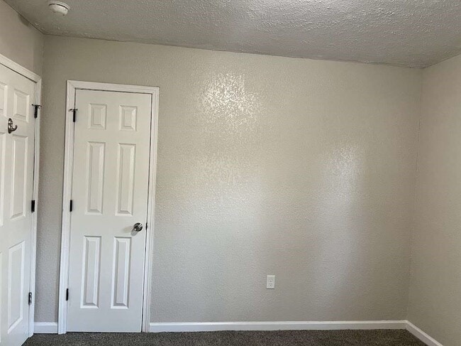 Photo - 1910 Little St