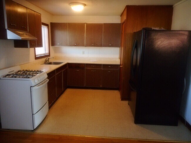 Photo - 721 Lewis St