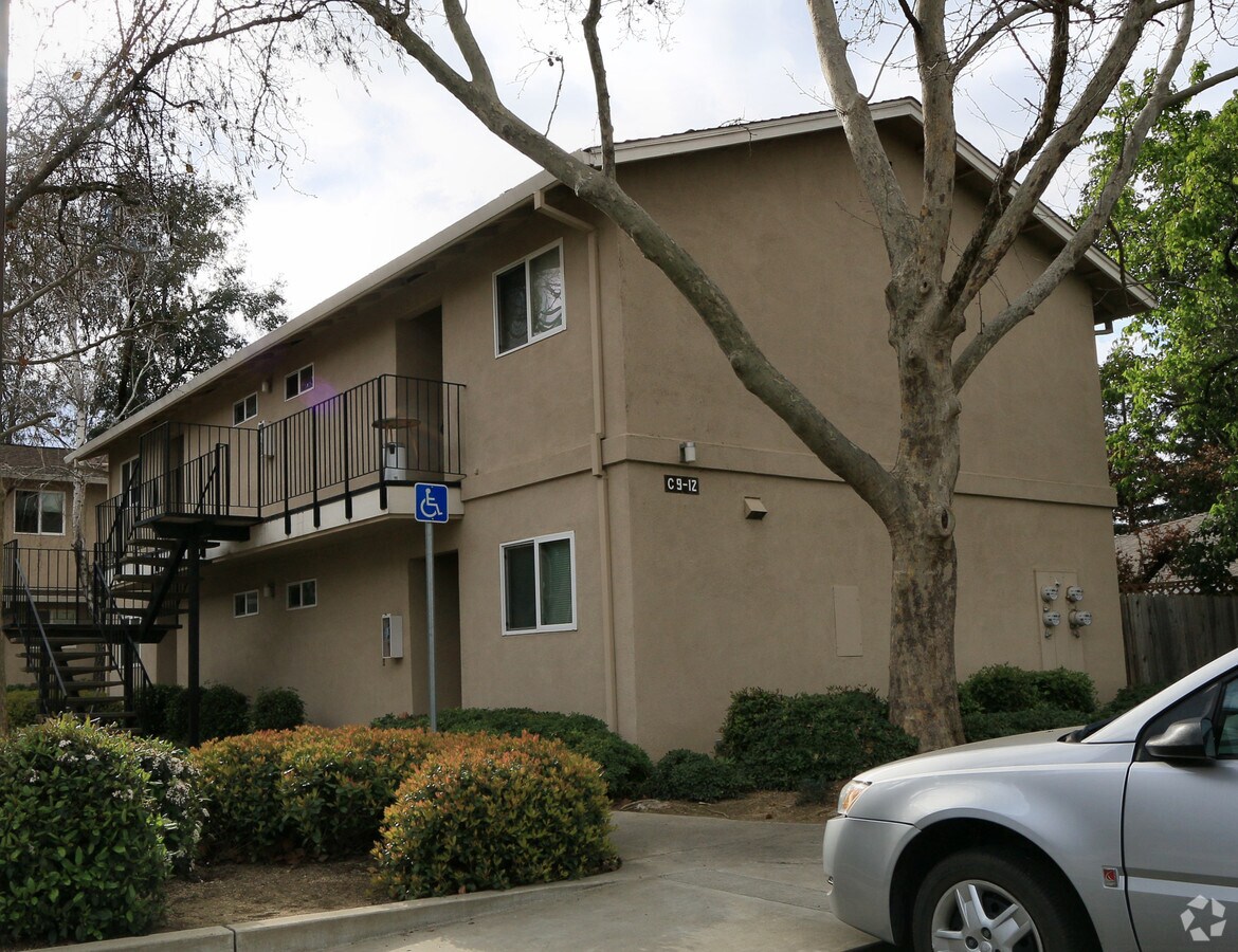 Sierra Hills - Sierra Hills Apartments