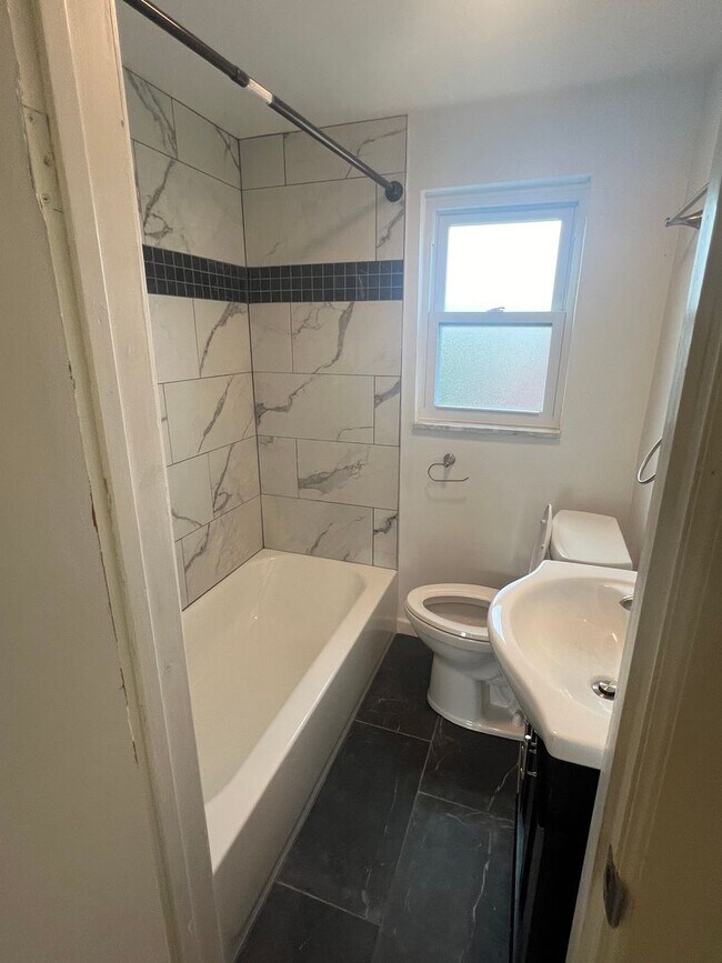 364 Oakland Ave Unit 2