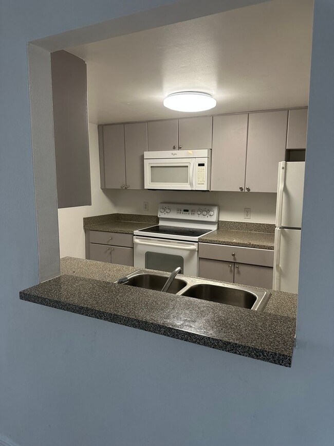 12622 Kenwood Ln Unit B