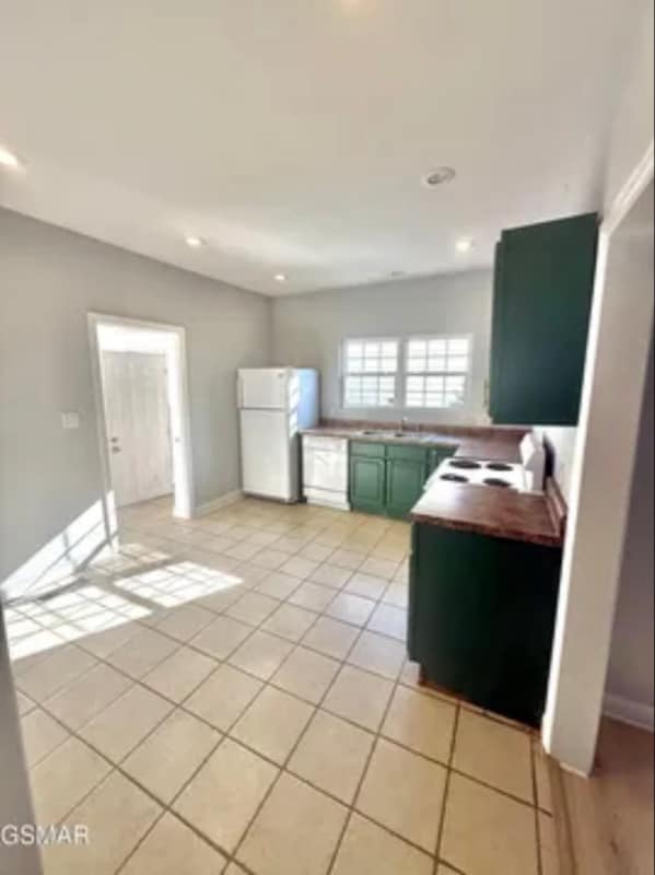 Photo - 275 Glascock St