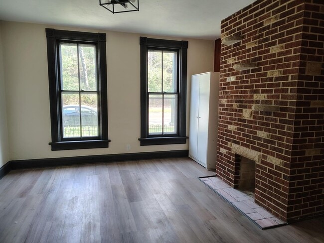 Photo - 3 Bed, 1.5 Bath home– Move-In Ready!