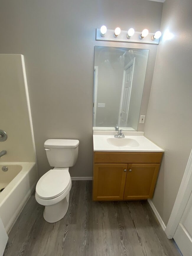 Photo - 1915 Cornell Ave