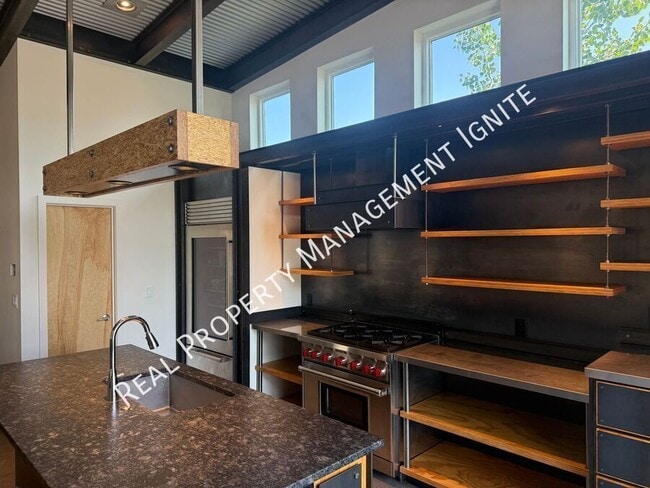 Photo - 636 NW Portland Ave