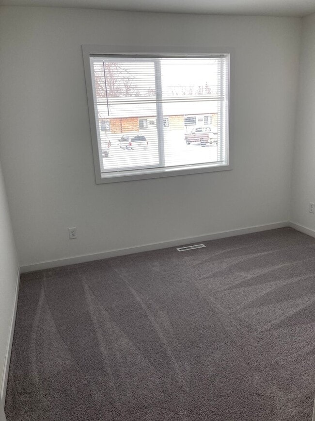 Photo - 4 Bed  3 Bath Twin Home