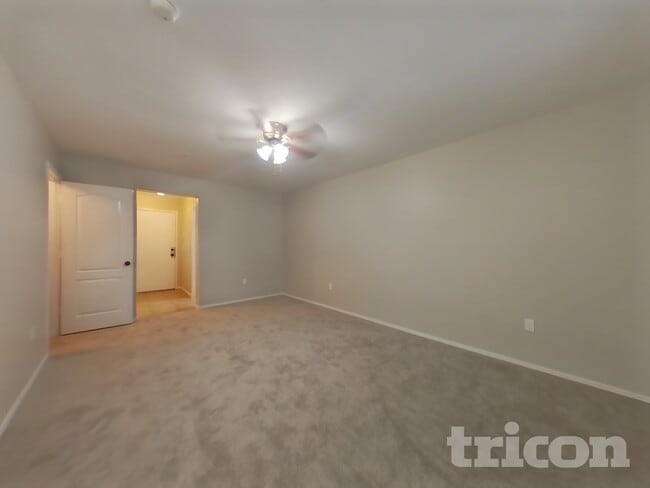 Photo - 2355 E Huntington Dr