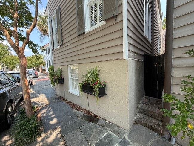 Photo - Charming Carriage Home Near The Charleston Battery