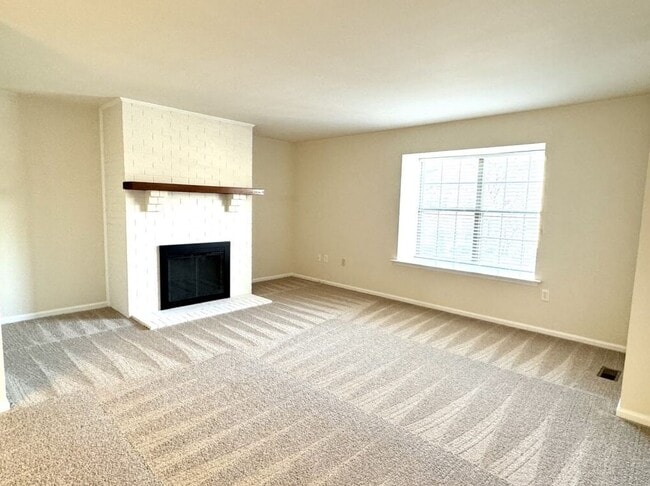 Photo - 700 Farmington Ave