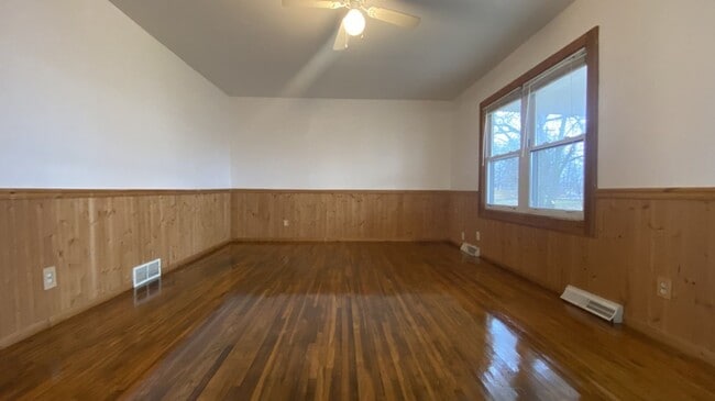 Photo - 3 Bedroom, 1 Bathroom Home Close to Fort L...