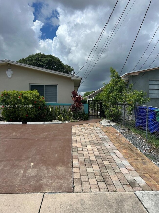 Photo - 2806 SW 35th Ave Unit 2