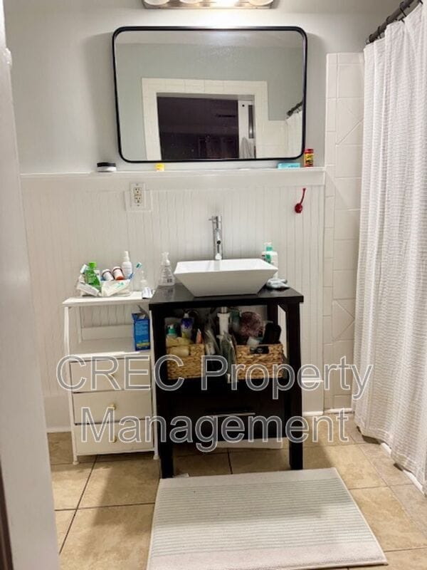 Photo - 2211 Ramsay St