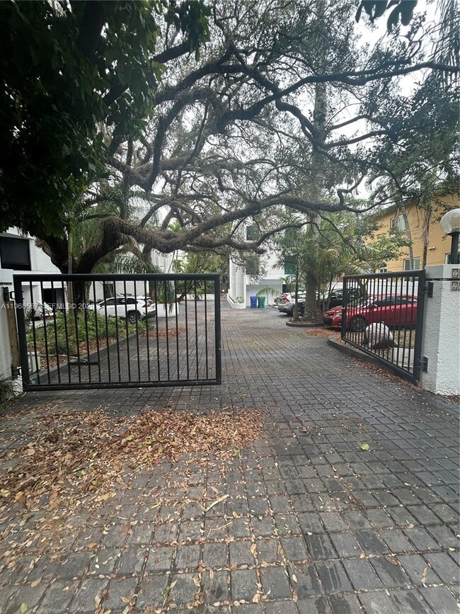 Photo - 2950 Jackson Ave