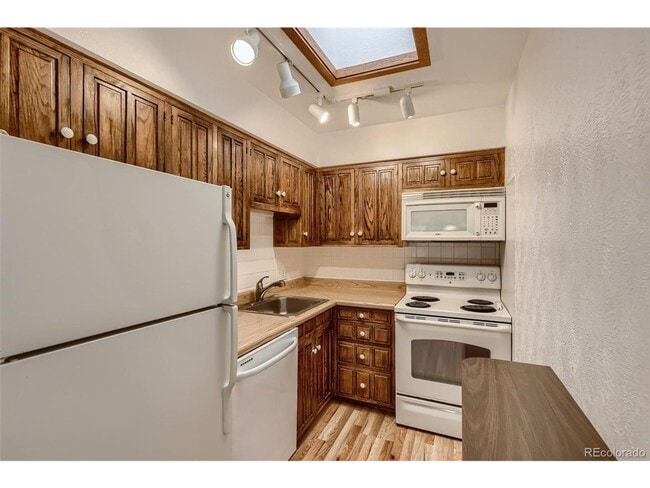 Building Photo - 1004 S Arbutus St Unit 1004