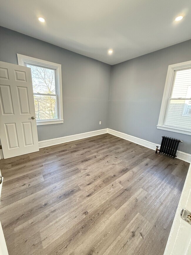 Photo - 422 Bacheller Ave