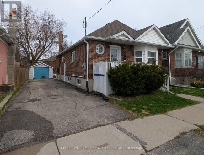 Photo - 201 Celina St