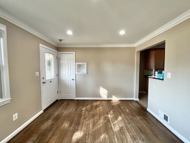 Photo - Great home, lots of room and fully finished basement with own entrance