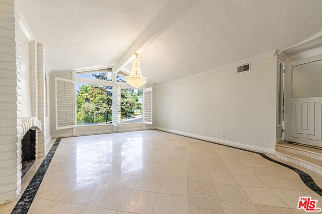 Photo - 18022 Lake Encino Dr