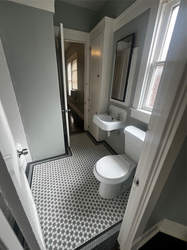 Photo - 1711 W Main St Unit 3