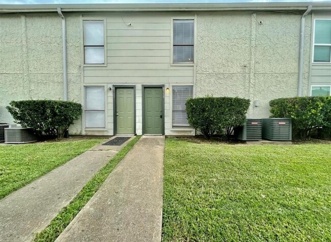 Building Photo - 8719 Village of Fondren Unit 8719 Rental