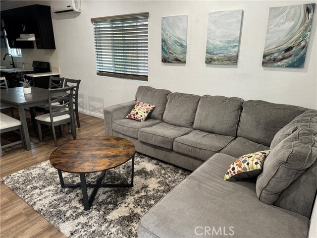 Photo - 533 E 36th St