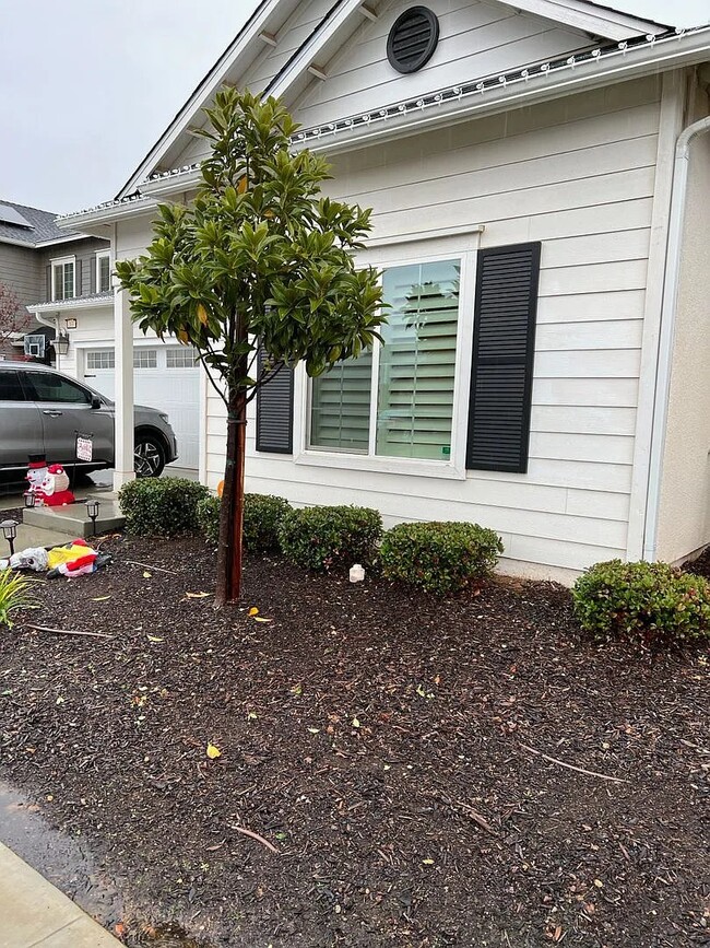Photo - 2137 La Vona Ave