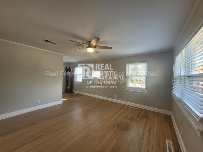 Photo - 593 Kinard Dr NE