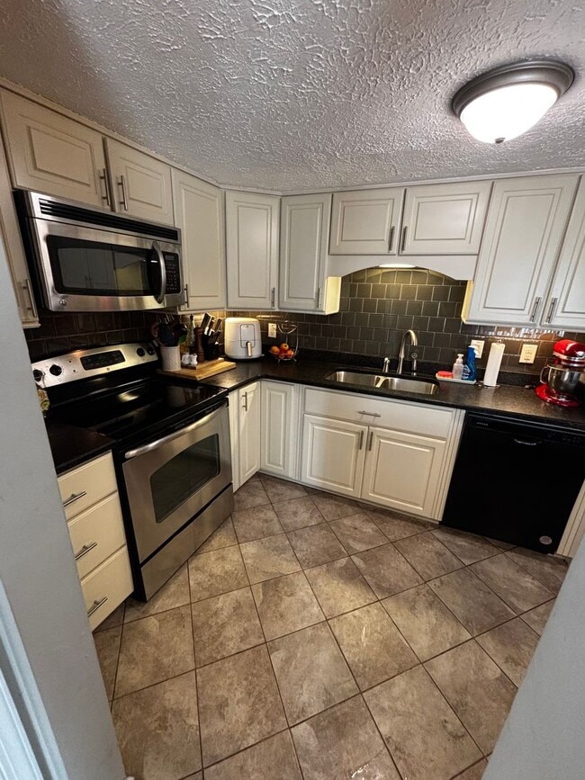 Photo - 3 Bedroom || 2.5 Bathroom - Townhome