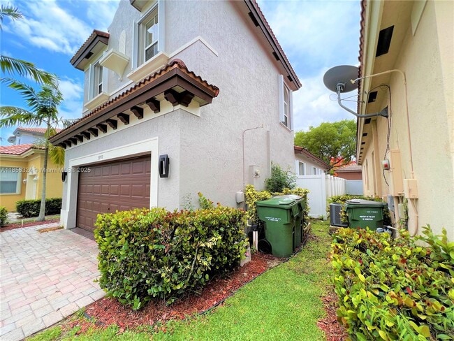 Photo - 3970 NE 11th Dr
