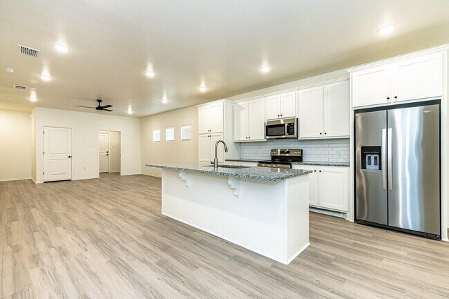 Photo - 5549 Lehigh St