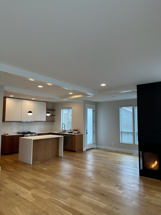 Photo - Urban Modern 5 Bedrooms, 3 1/2 Bathrooms, ...