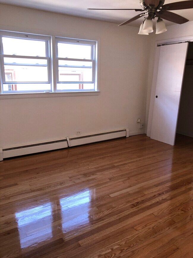 Photo - 3520 W 59th St Unidad #1