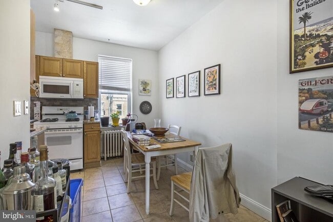 Building Photo - 626 S 19th St Unit 3F