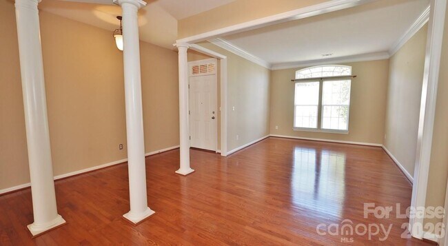 Photo - 6860 Lakecrest Ct