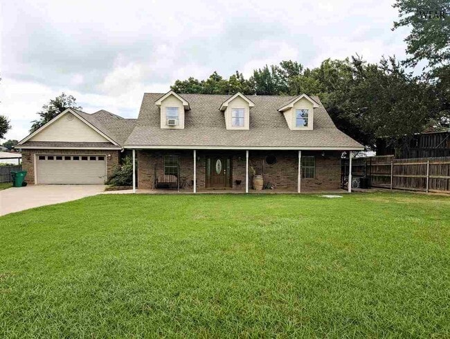 Photo - 609 Shoreline Dr House