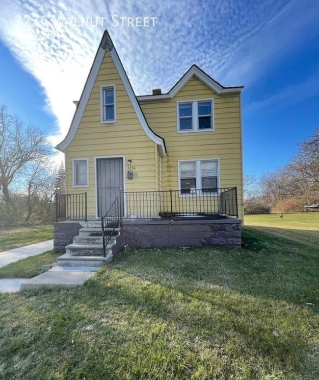 Photo - 3236 Walnut St