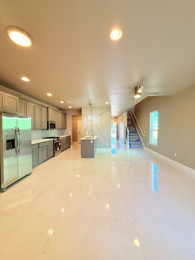 Photo - 621 Abadan Dr