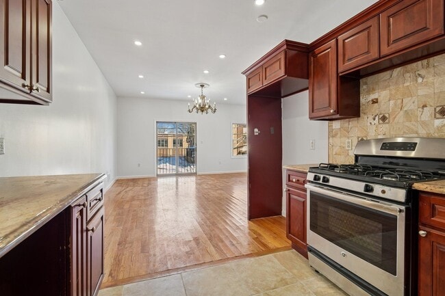 Photo - 165 BIDWELL Ave