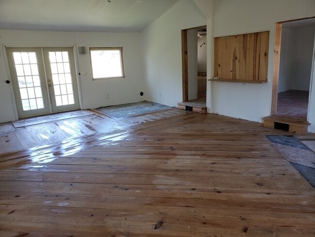 Photo - Available Now! Rent this 6 bedroom, 1 bathroom Home in Gaston!