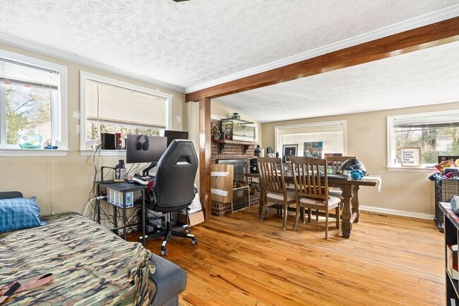 Photo - House in Auburn Available NOW!