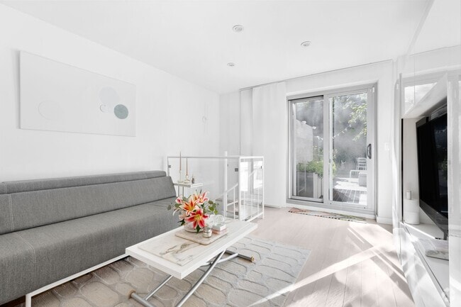Building Photo - 236 N 7th St Rental