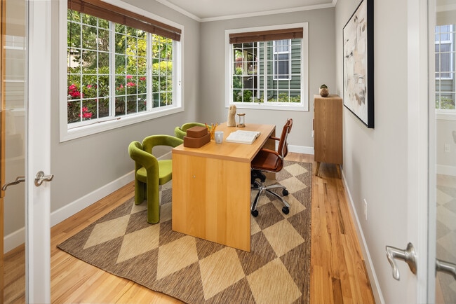 Photo - 1977 16th Ct NE