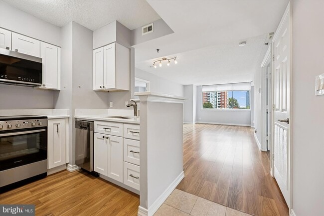 Photo - 5809 Nicholson Ln