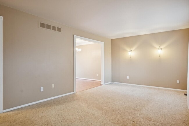 Photo - 4254 Halkirk Dr