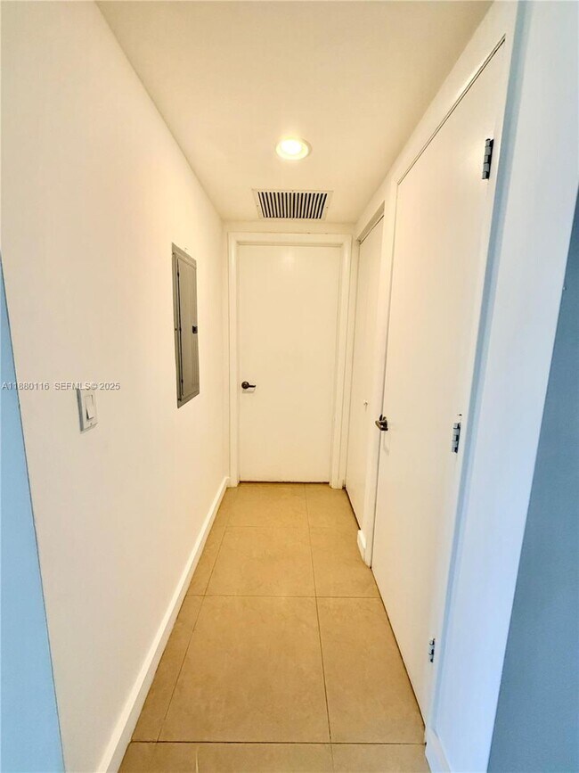 Photo - 495 Brickell Ave Unidad 1607