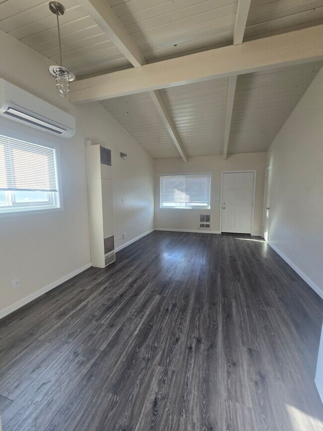 Photo - 2 bed / 1 bath Duplex