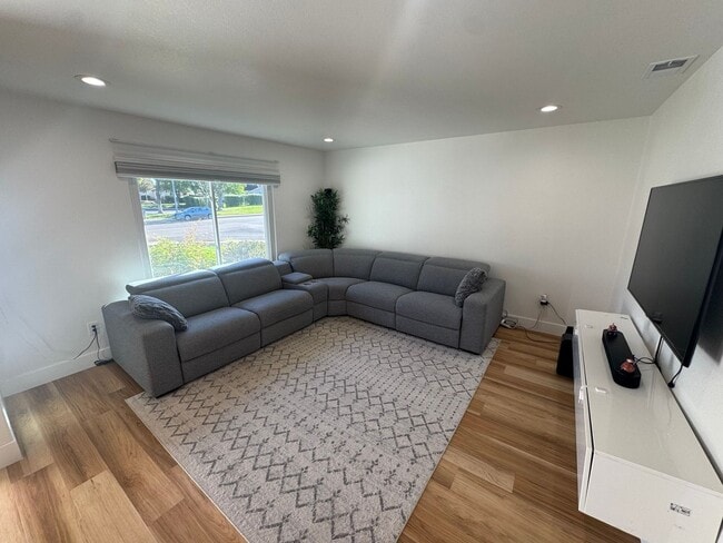 Photo - Bright and Modern 3BD/2BA Single-Family Ho...